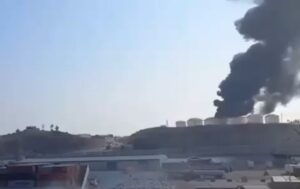 Omán derriba drones y sufre ataques a instalaciones de combustible en Salalah