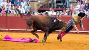 Morante de la Puebla, herido de gravedad en la Maestranza tras una cornada