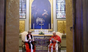 Encuentro histórico: el Papa y la primera mujer arzobispa de Canterbury rezan juntos en Roma