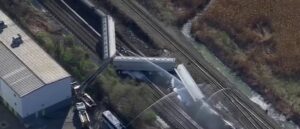 Descarrilamiento de tren con sustancias inflamables en EE.UU. genera alerta sin heridos