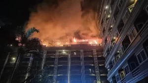 Voraz incendio consume hotel lleno de turistas en Tailandia: reportan heridos y huéspedes atrapados