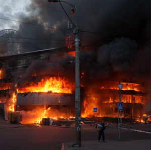 Ataque masivo de Rusia sobre Kiev deja muertos, heridos y graves daños