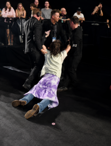 Tensión en Eurovisión: expulsan a espectadores tras protestas durante la actuación de Israel