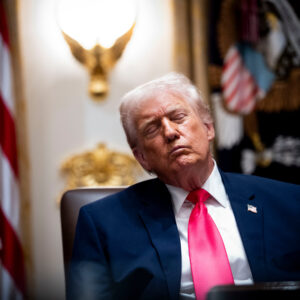 Donald Trump rechaza rumores sobre su estado físico mientras crecen las dudas por su edad
