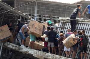 Saqueos en comercios destruidos agravan la crisis en La Guaira tras los terremotos en Venezuela