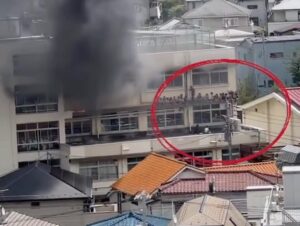 Incendio en escuela primaria de Tokio deja diez heridos, entre ellos varios niños