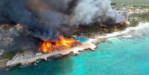 Incendio arrasa hotel en República Dominicana: una turista fallecida y cientos de evacuados, entre ellos argentinos