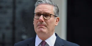Keir Starmer anuncia su salida del liderazgo laborista y abre una nueva etapa política en Reino Unido