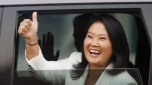 Keiko Fujimori se prepara para asumir la presidencia de Perú tras la validación definitiva de los resultados
