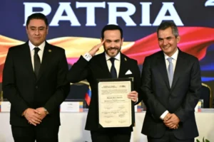Abelardo de la Espriella mantiene su intención de posesionarse en el sur de Colombia pese a la oposición de Petro