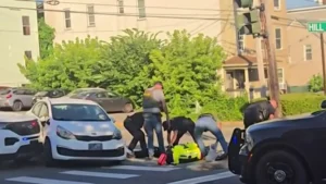 Investigan la muerte de un joven colombiano durante un operativo de ICE en Maine