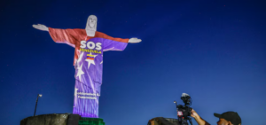El Cristo Redentor se iluminó con la bandera de Venezuela en homenaje a las víctimas del terremoto