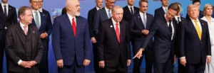 Insólito momento en la cumbre de la OTAN: las zapatillas del primer ministro de Albania se roban la atención durante la foto oficial