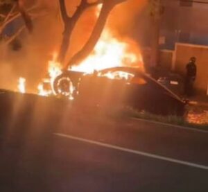 Dos jóvenes fallecen tras el choque e incendio de un Porsche en São Paulo