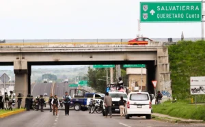 Policía de León fallece tras lanzarse de un distribuidor vial; dejó un mensaje sobre salud mental
