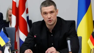 Exministro de Defensa de Ucrania desafía a Zelenski y reclama elecciones durante la guerra