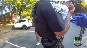 Policías de Tennessee salvan a un bebé que había dejado de respirar