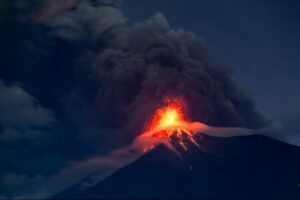 Guatemala activa la alerta máxima por la erupción del volcán de fuego