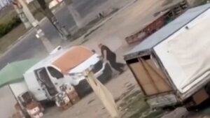 Video muestra a un dron persiguiendo a un vendedor en Jersón durante la guerra en Ucrania