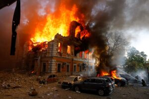Ataque ruso contra Kiev: un incendio afecta a la Academia Nacional de Ciencias
