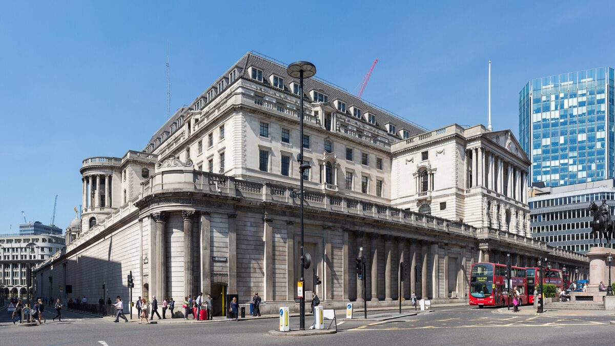 Fachada del edificio del Banco de Inglaterra en la City de Londres
