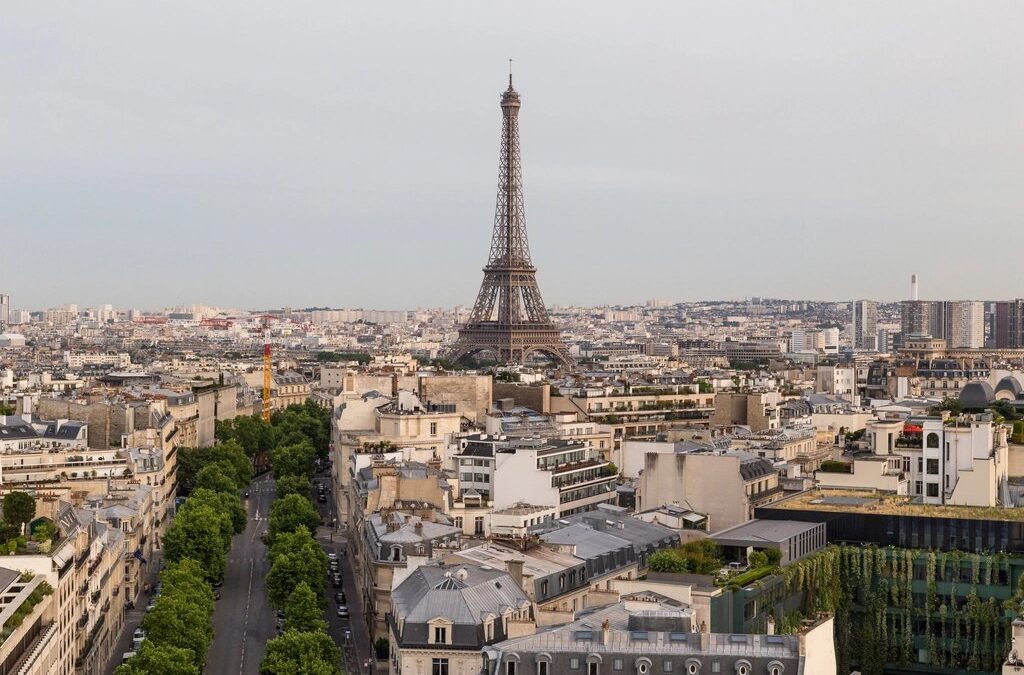 La Torre Eiffel y el horizonte de edificios de París