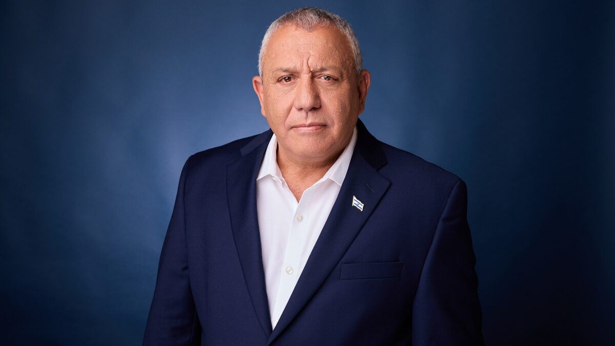 Gadi Eisenkot, líder del partido Yashar, en un acto público
