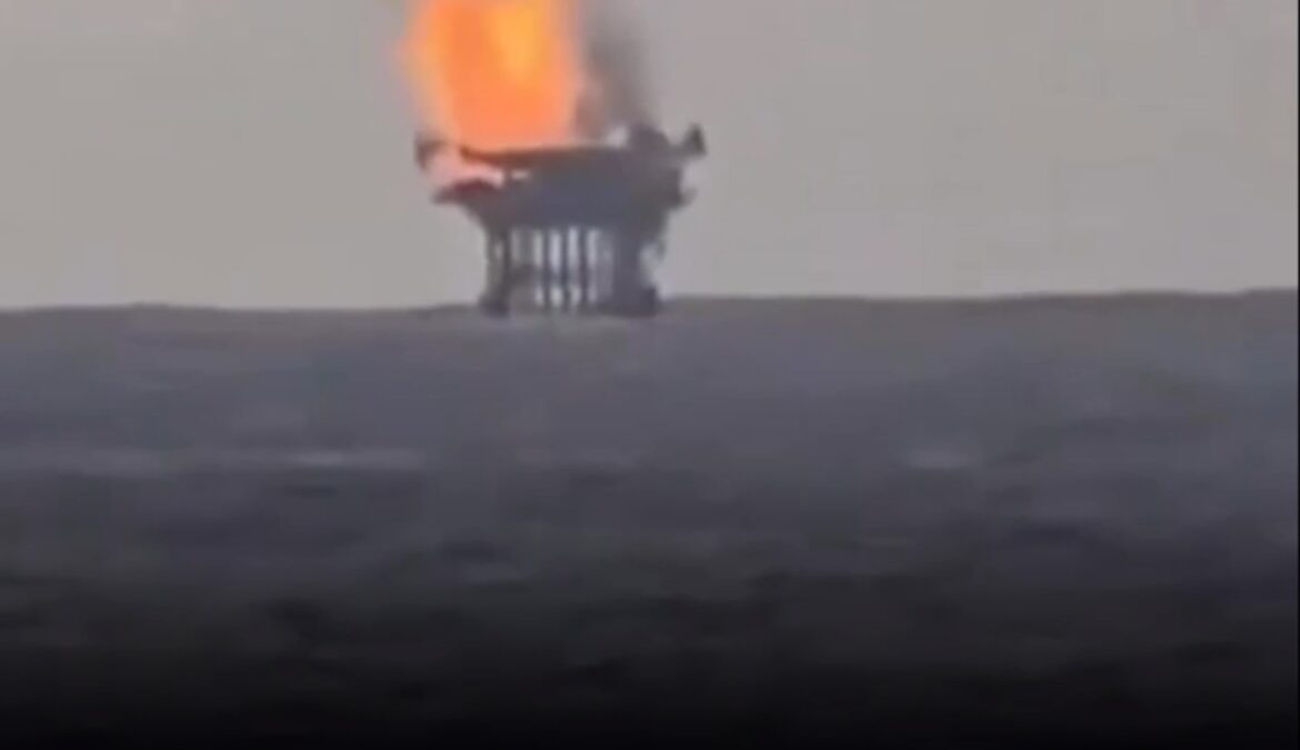 Incendio en la plataforma Abkatún-H de Pemex, en la Sonda de Campeche