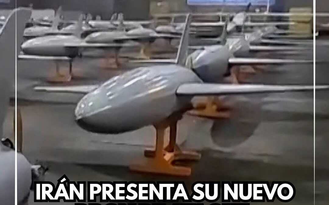 Drones militares iraníes exhibidos por la televisión estatal