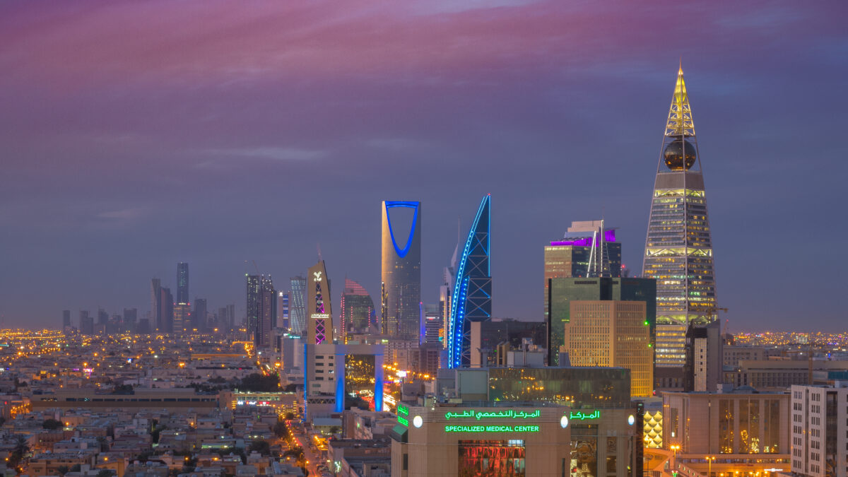 Horizonte de rascacielos de Riad, la capital de Arabia Saudita