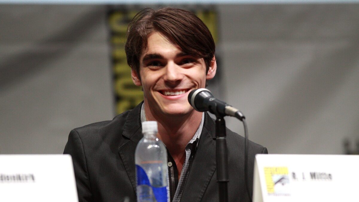 RJ Mitte hablando en un panel de Breaking Bad en la Comic-Con de San Diego, 2013